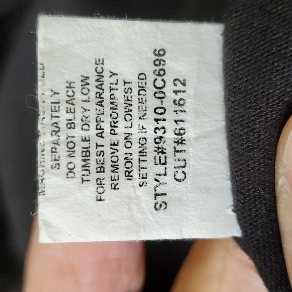 CHA CHA VENTEblack top. Size small. Sleeves and down are fringed. - Picture 9 of 9